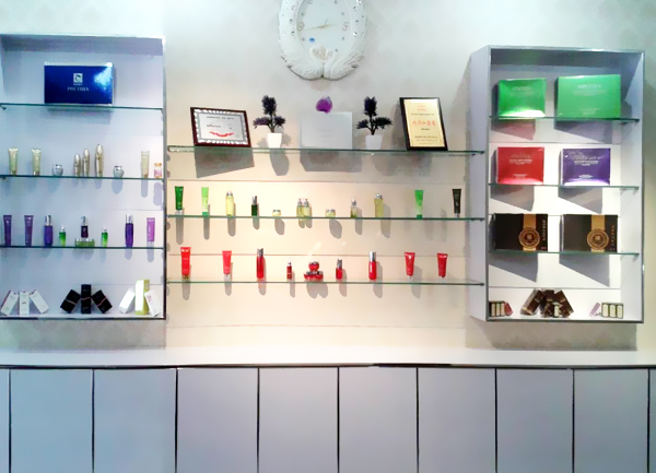 嘿嘿视频黄色欧美风展示柜