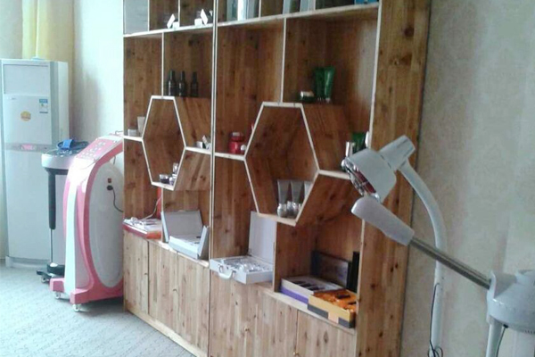 嘿嘿视频黄色欧美风展示柜