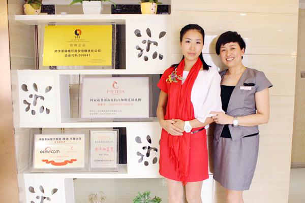 重庆美女美容师成功牵手嘿嘿视频在线观看