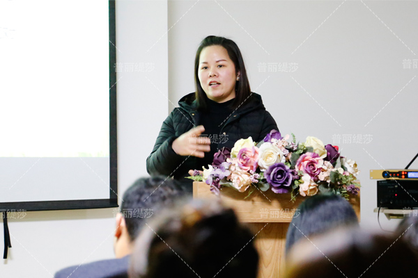 千万不要小看爱闲聊的美容师