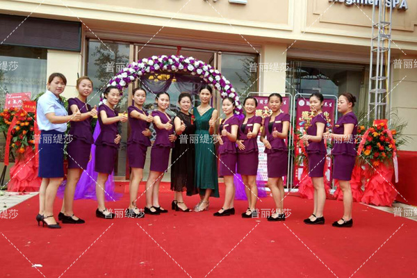 七月流火，湖北崇阳嘿嘿视频在线观看美容会所隆重开业