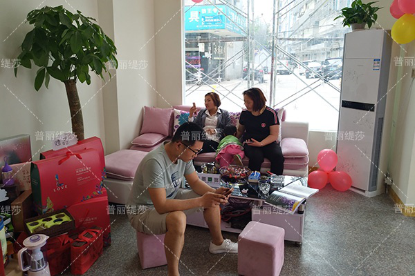 嘉兴崇福嘿嘿连载APP店休息区