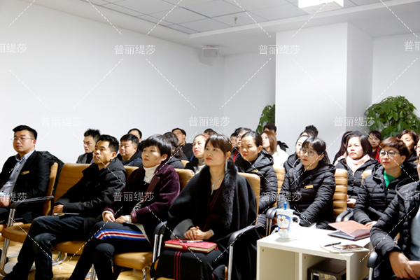 “美容院怎么辞职？”年末员工离职原因