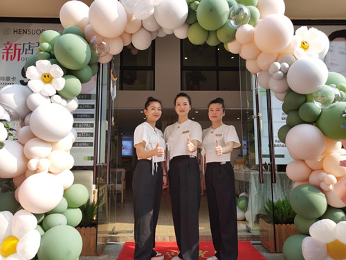 新手开美容院：嘿嘿连载APP还是自己创业？