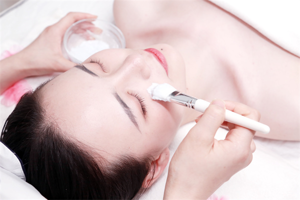 开祛斑祛痘店能赚到钱吗？开店要办什么证不？