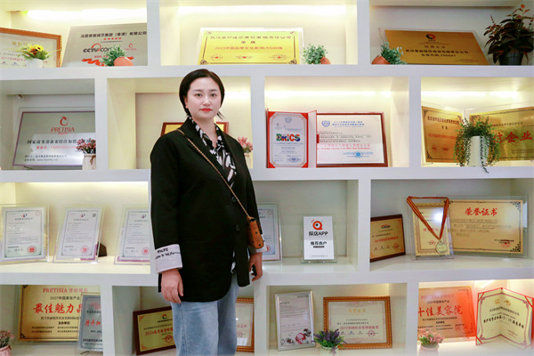 六安美女老板携手嘿嘿视频在线观看，共创美丽新篇章！ 